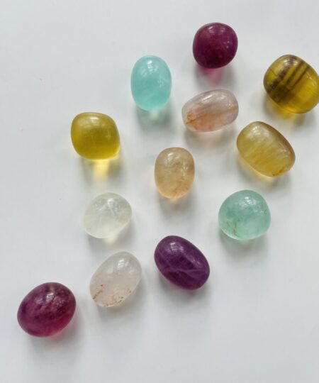 Regnbue fluorit lommesten – krystal for klarhed, fokus og beskyttelse | Soul Crystal
