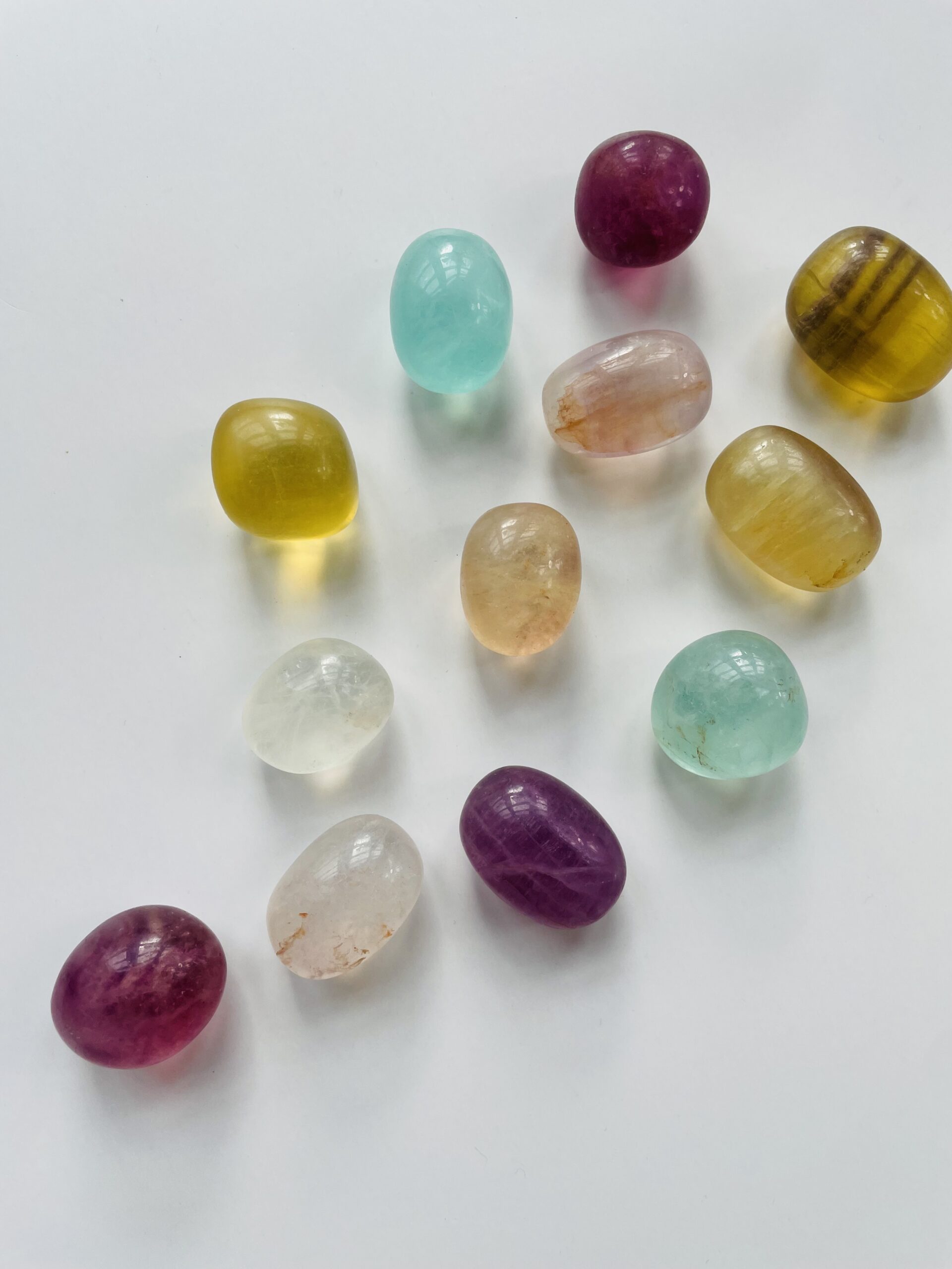 Regnbue fluorit lommesten – krystal for klarhed, fokus og beskyttelse | Soul Crystal