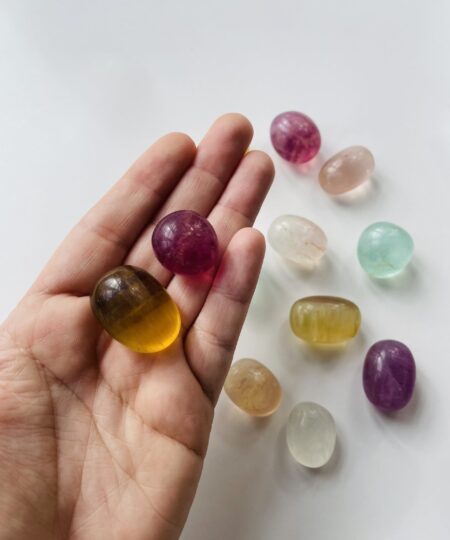 Regnbue fluorit lommesten – krystal for klarhed, fokus og beskyttelse | Soul Crystal