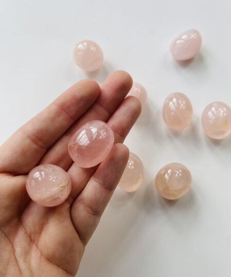 Rosenkvarts lommesten – kærlighedens krystal for selvomsorg og hjerteenergi | Soul Crystal