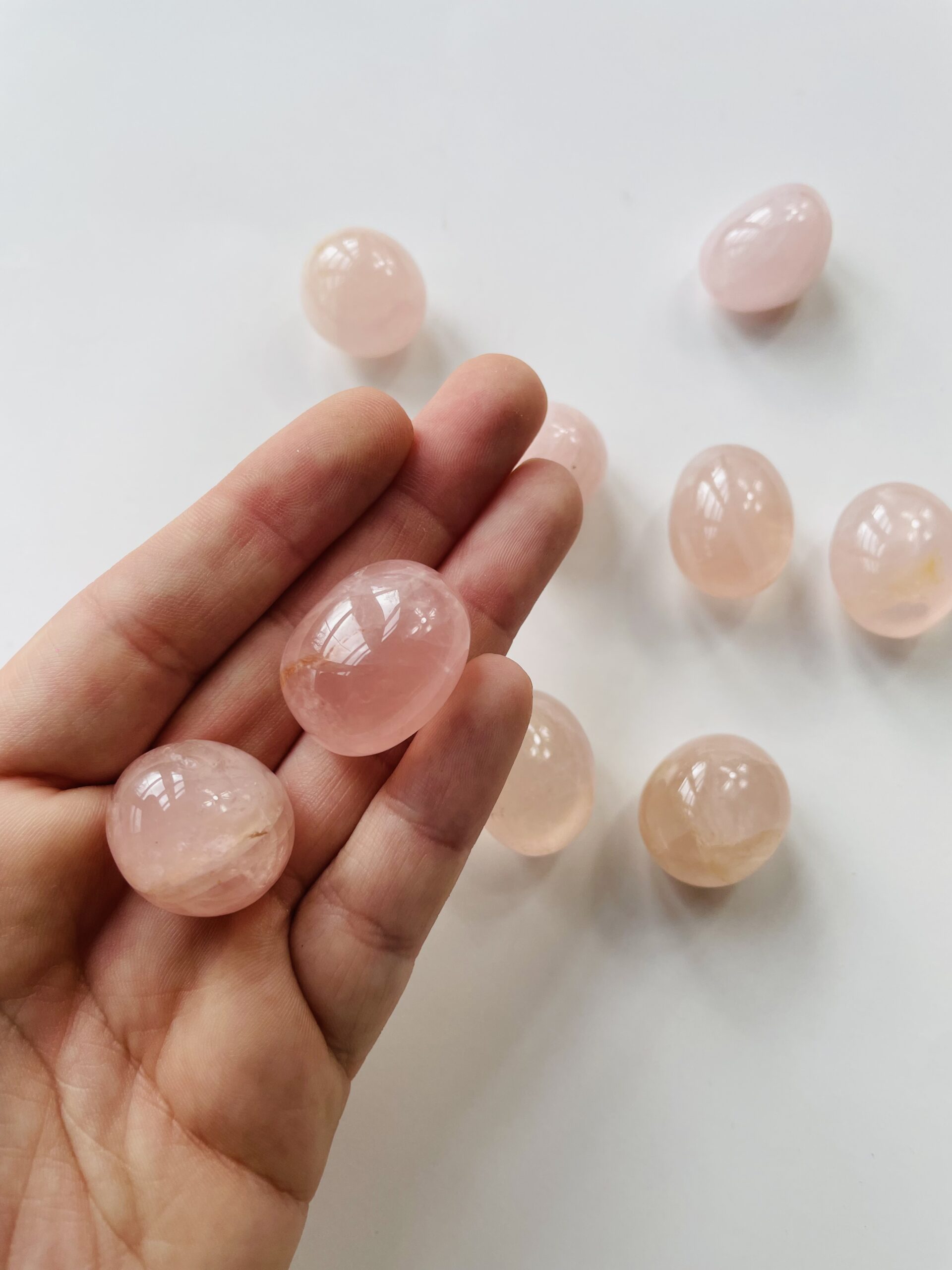 Rosenkvarts lommesten – kærlighedens krystal for selvomsorg og hjerteenergi | Soul Crystal