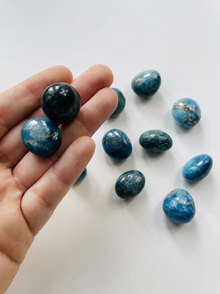Apatit blå lommesten – krystal for kommunikation og klarhed fra Soul Crystal
