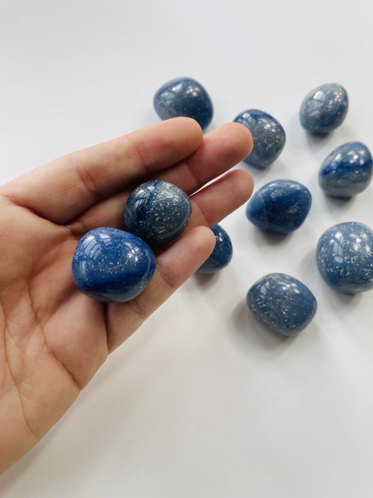 Blå aventurin lommesten – beroligende krystal for kommunikation og indre ro | Soul Crystal