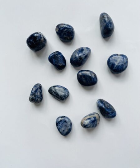 Sodalit lommesten – krystal for indsigt, ro og klar kommunikation | Soul Crystal