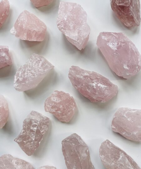 Rå rosenkvarts – kærlighedssten med blid, naturlig energi | Soul Crystal