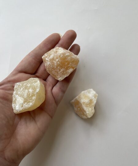 Rå gul calcit – opløftende krystal for positiv energi, selvtillid og mental klarhed | Soul Crystal