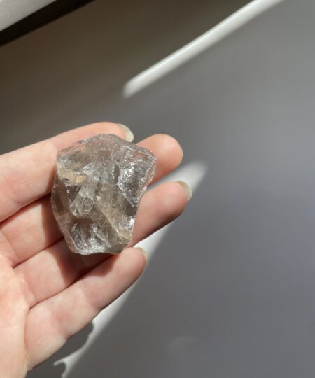 Rå røgkvarts – beskyttende krystal for jordforbindelse, ro og klarhed | Soul Crystal