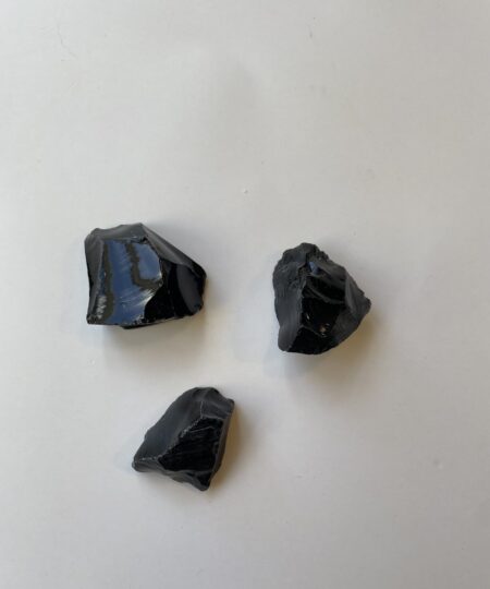 Rå obsidian – kraftfuld beskyttelseskrystal for jordforbindelse og klarhed | Soul Crystal