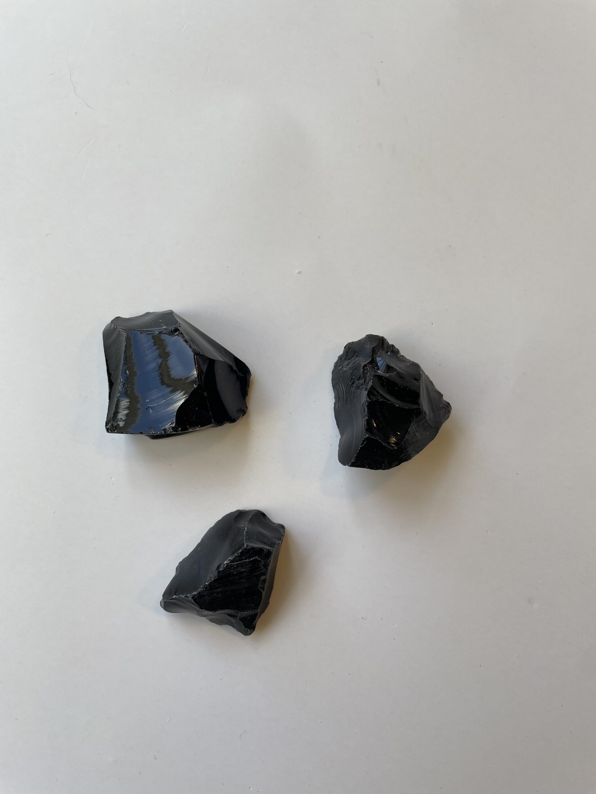 Rå obsidian – kraftfuld beskyttelseskrystal for jordforbindelse og klarhed | Soul Crystal