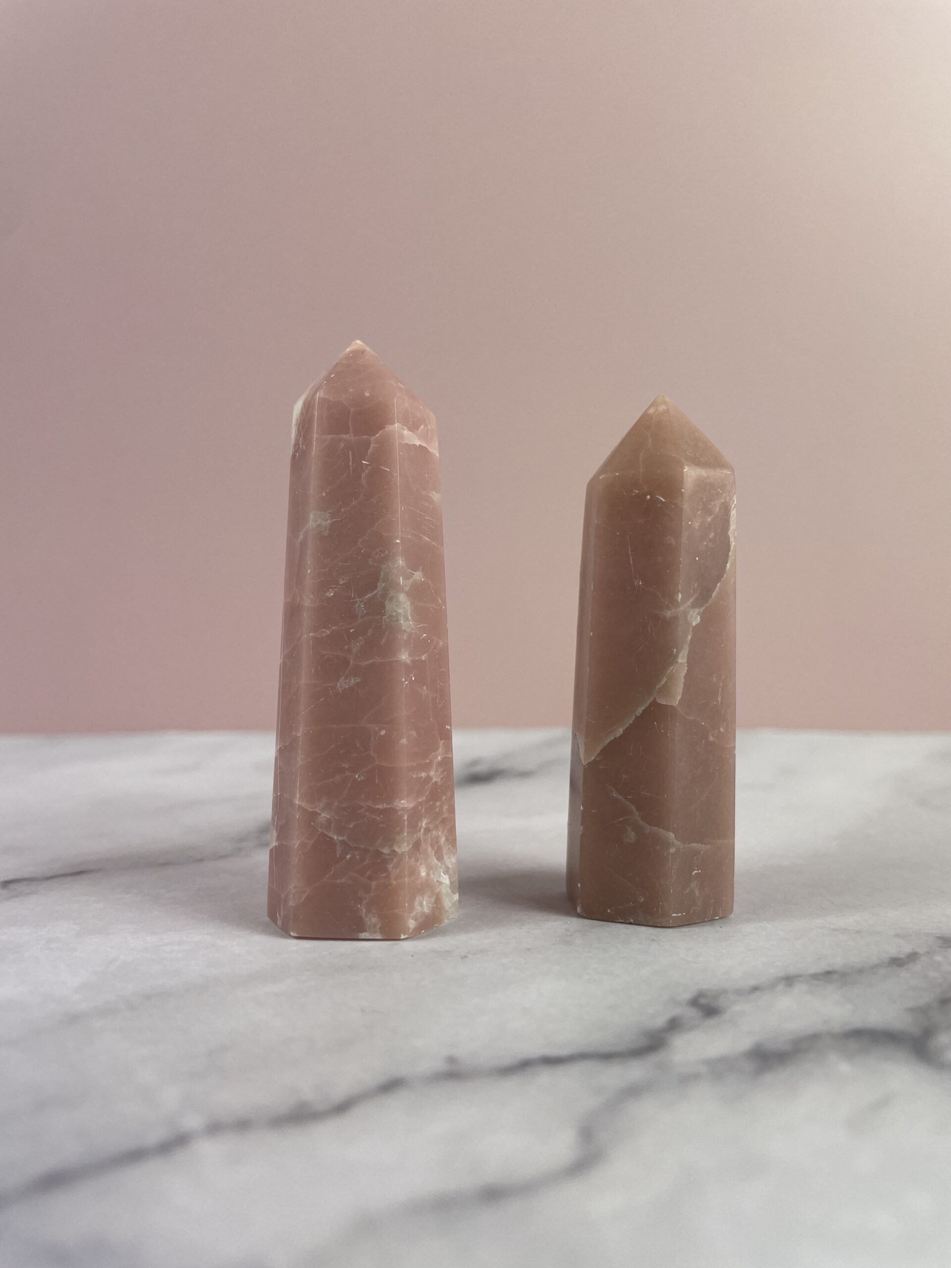 Pink opal krystaller i tårnform – blid sten for kærlighed, selvomsorg og følelsesmæssig healing | Soul Crystal