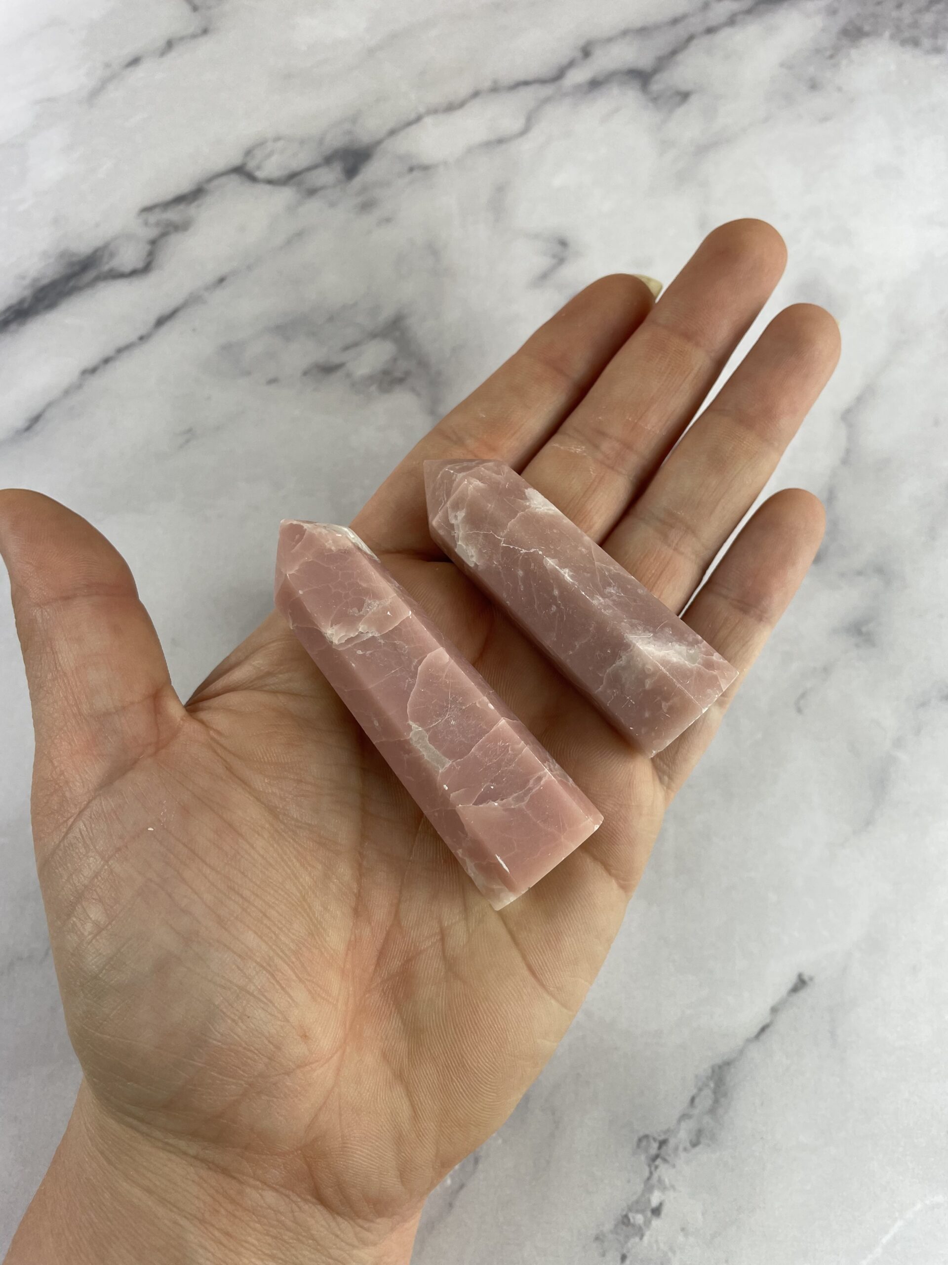 Pink opal krystaller i tårnform – blid sten for kærlighed, selvomsorg og følelsesmæssig healing | Soul Crystal