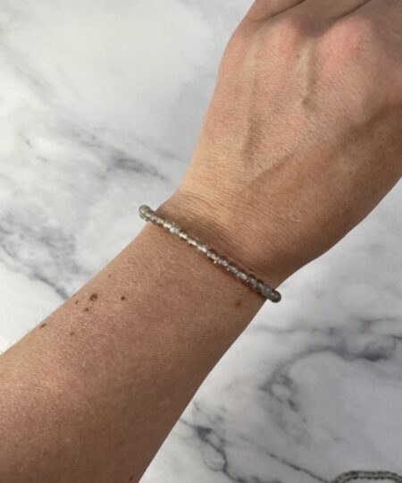 Røgkvarts armbånd – beroligende og beskyttende krystal til jordforbindelse og følelsesmæssig stabilitet | Soul Crystal