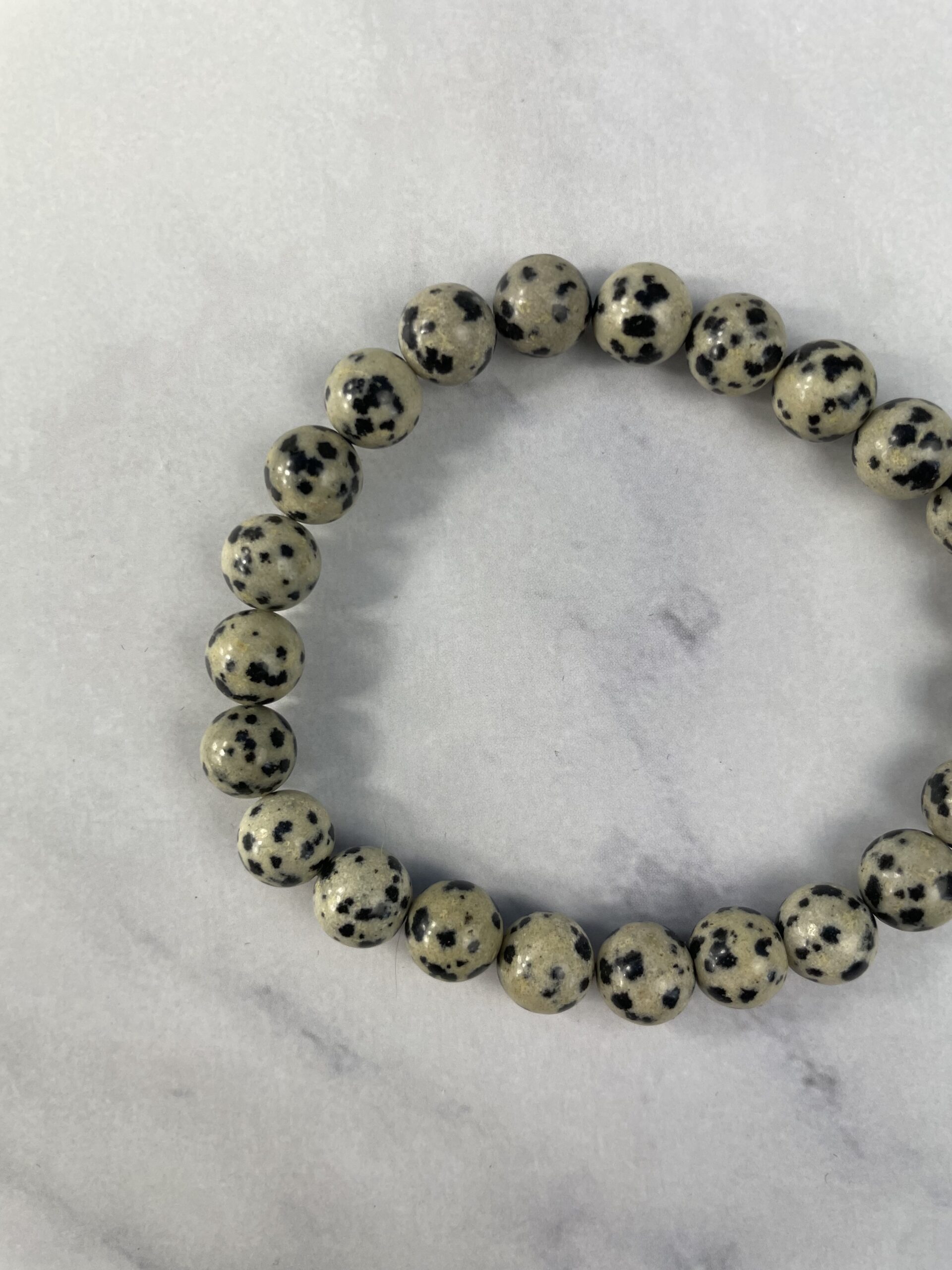 Dalmatiner jaspis armbånd – jordnær og opløftende krystal med legende energi og beskyttende egenskaber | Soul Crystal