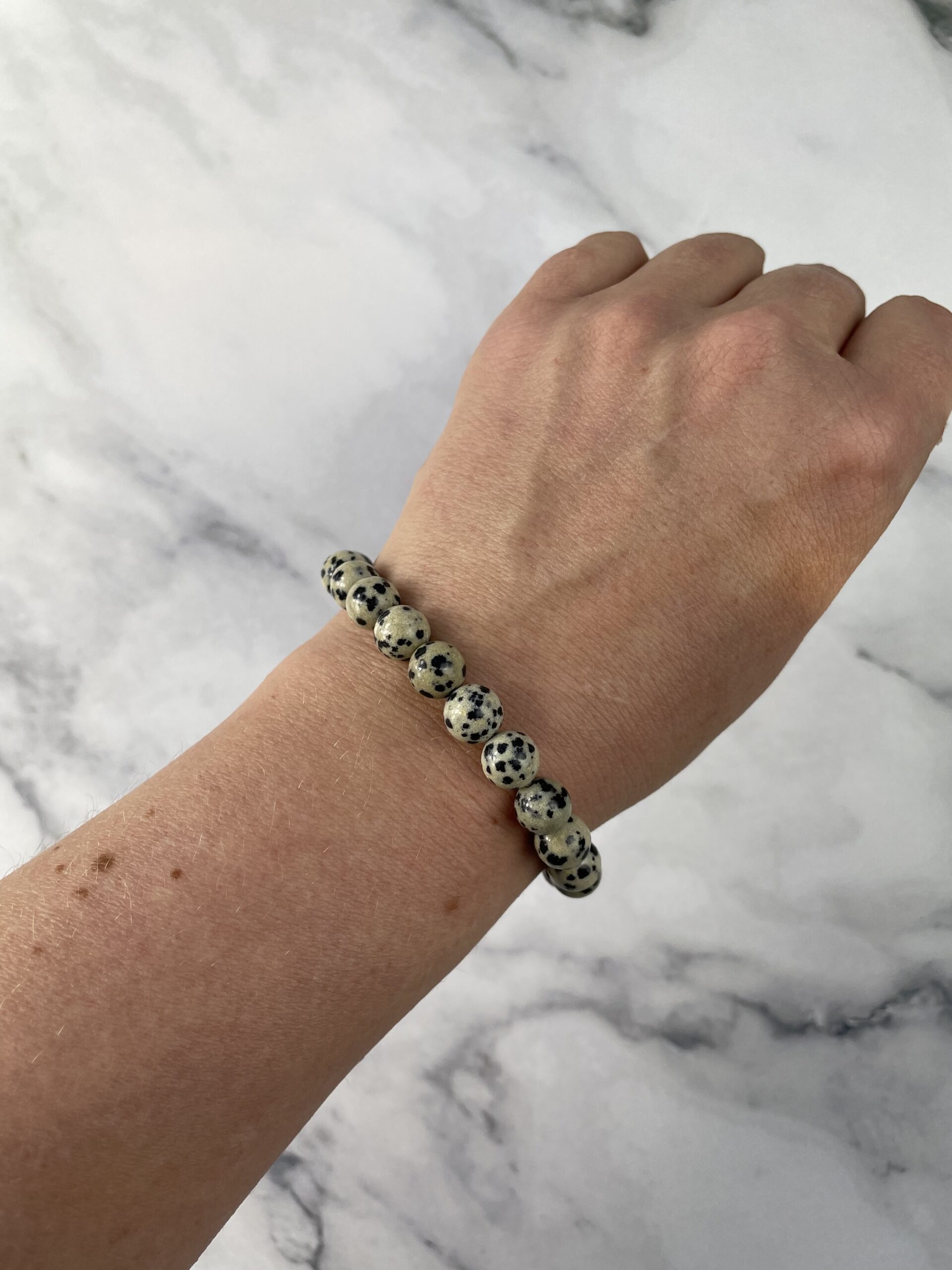 Dalmatiner jaspis armbånd – jordnær og opløftende krystal med legende energi og beskyttende egenskaber | Soul Crystal