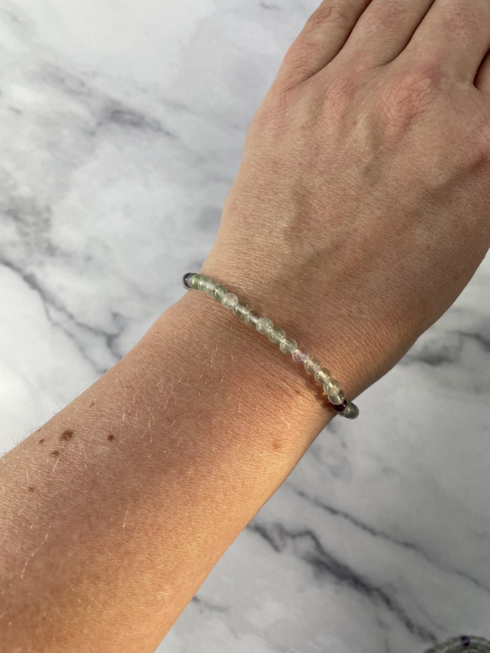 Fluorit armbånd – balancerende krystal med beroligende energi og støtte til fokus og mental klarhed | Soul Crystal
