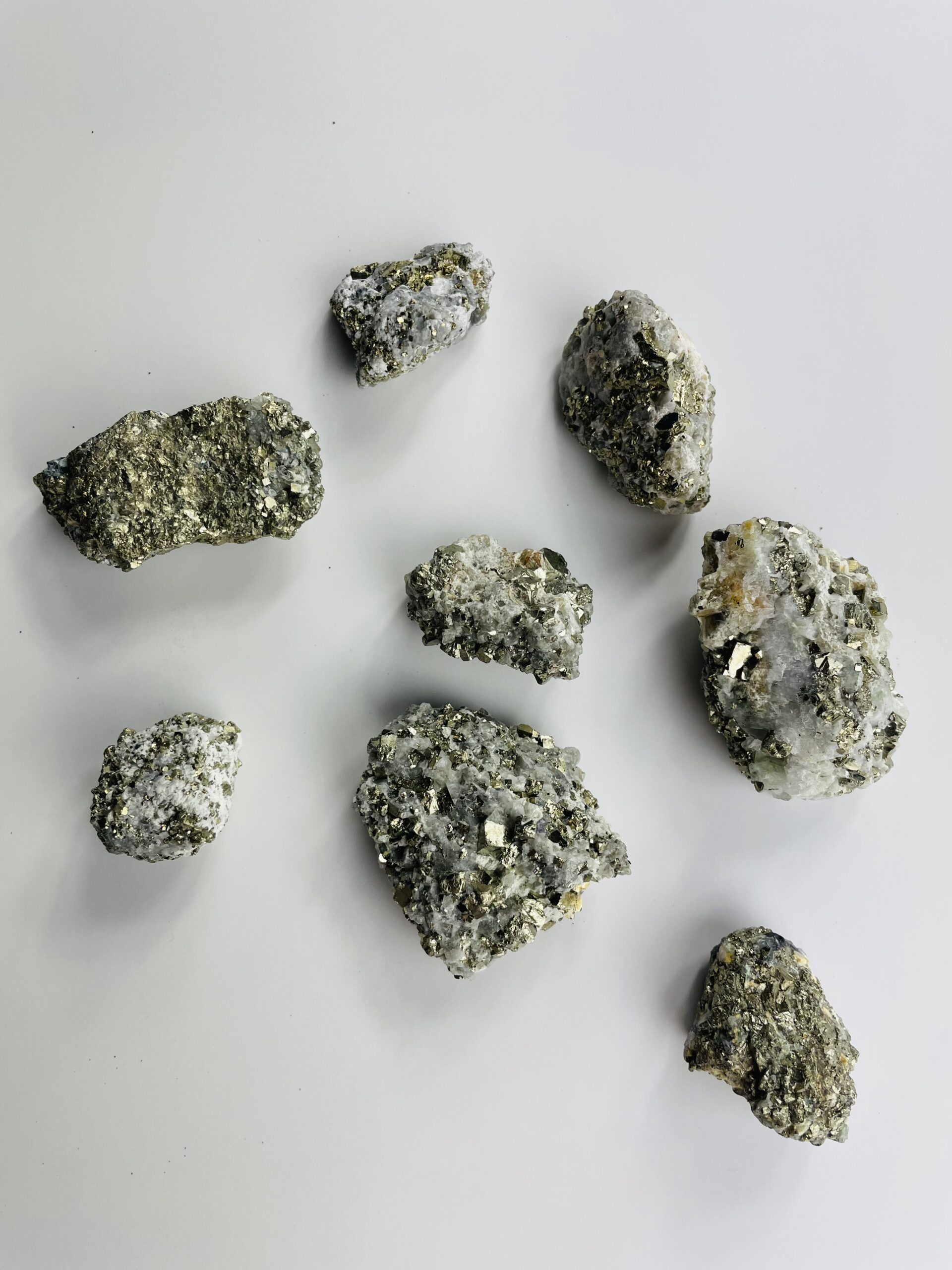 Pyrit med kvarts – kraftfuld kombination af beskyttelse og klarhed, ideel til manifestation og energiarbejde | Soul Crystal