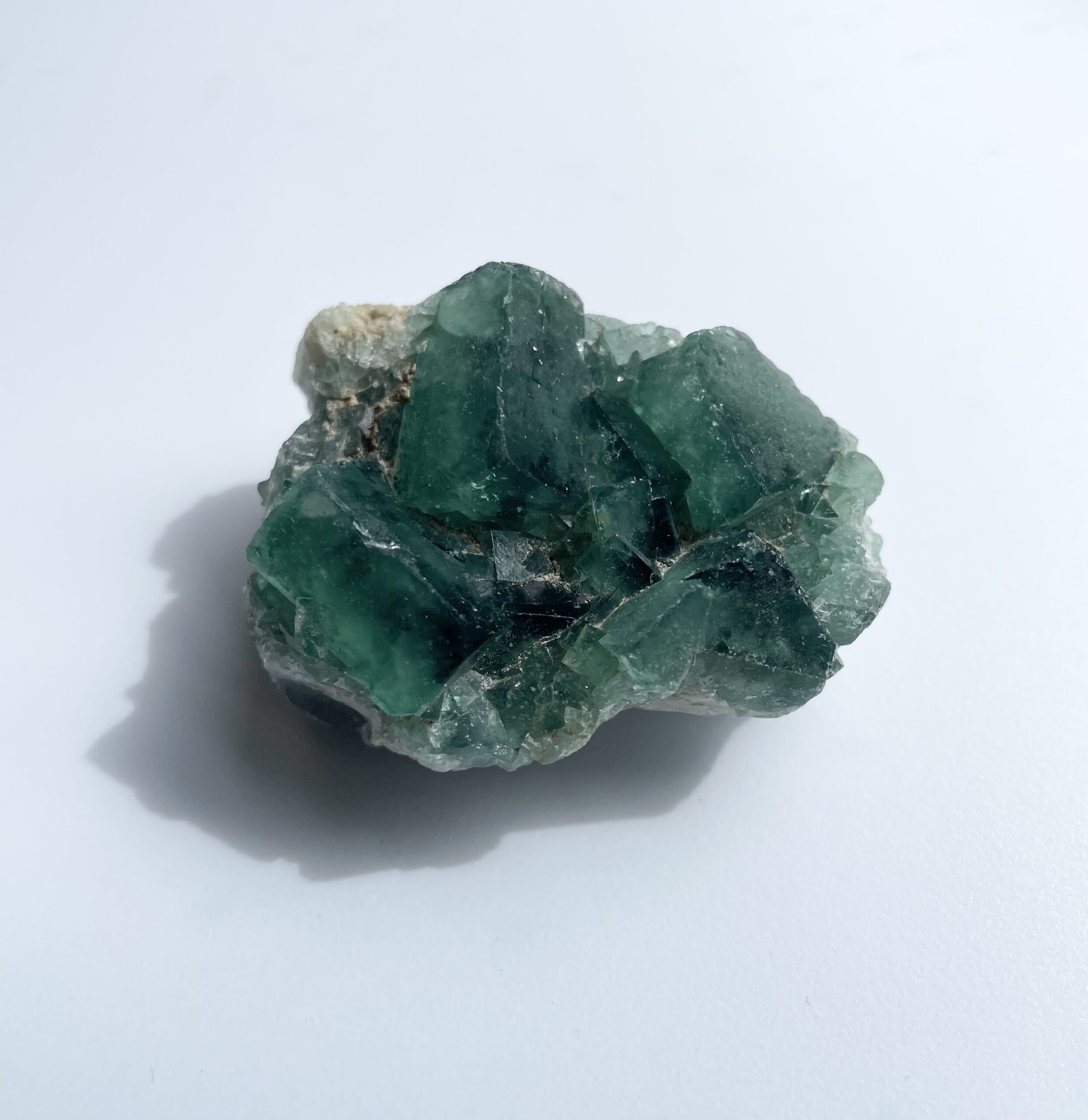 Grøn fluorit klynge – kraftfuld og rensende krystal til mental klarhed, fokus og energibalance | Soul Crystal