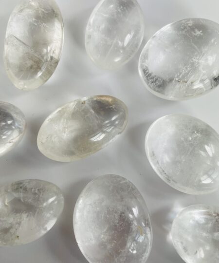 Klar bjergkrystal palmstone – naturlig krystal til spirituel balance