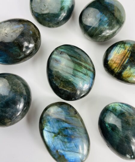 Labradorit Palmstone – Intuition & Beskyttelse | Spirituel Krystal