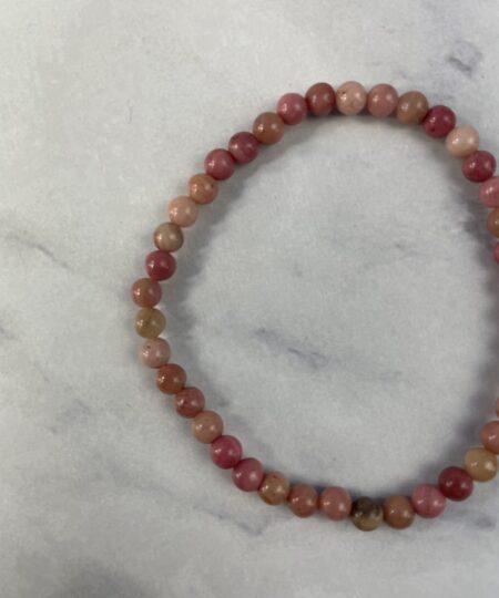 Rhodonit armbånd – rosa krystal til hjertechakra, selvkærlighed og følelsesmæssig healing