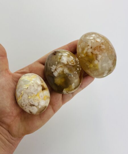 Blomster agat palmstone – blid og nærende håndsten til personlig vækst og ro | Soul Crystal