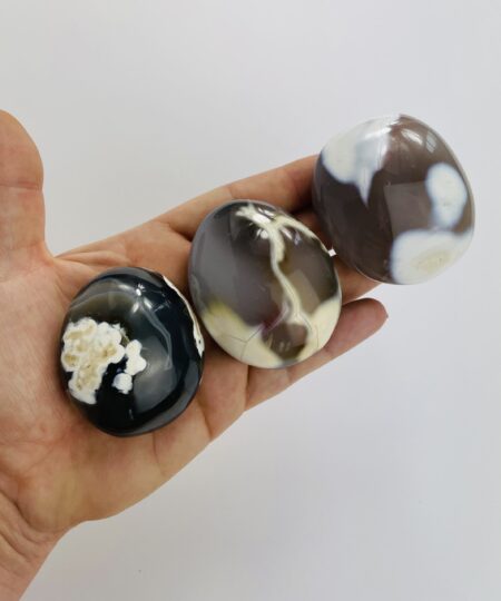 Orca agat palmstone – dyb, groundende håndsten til indre ro og følelsesmæssig healing | Soul Crystal