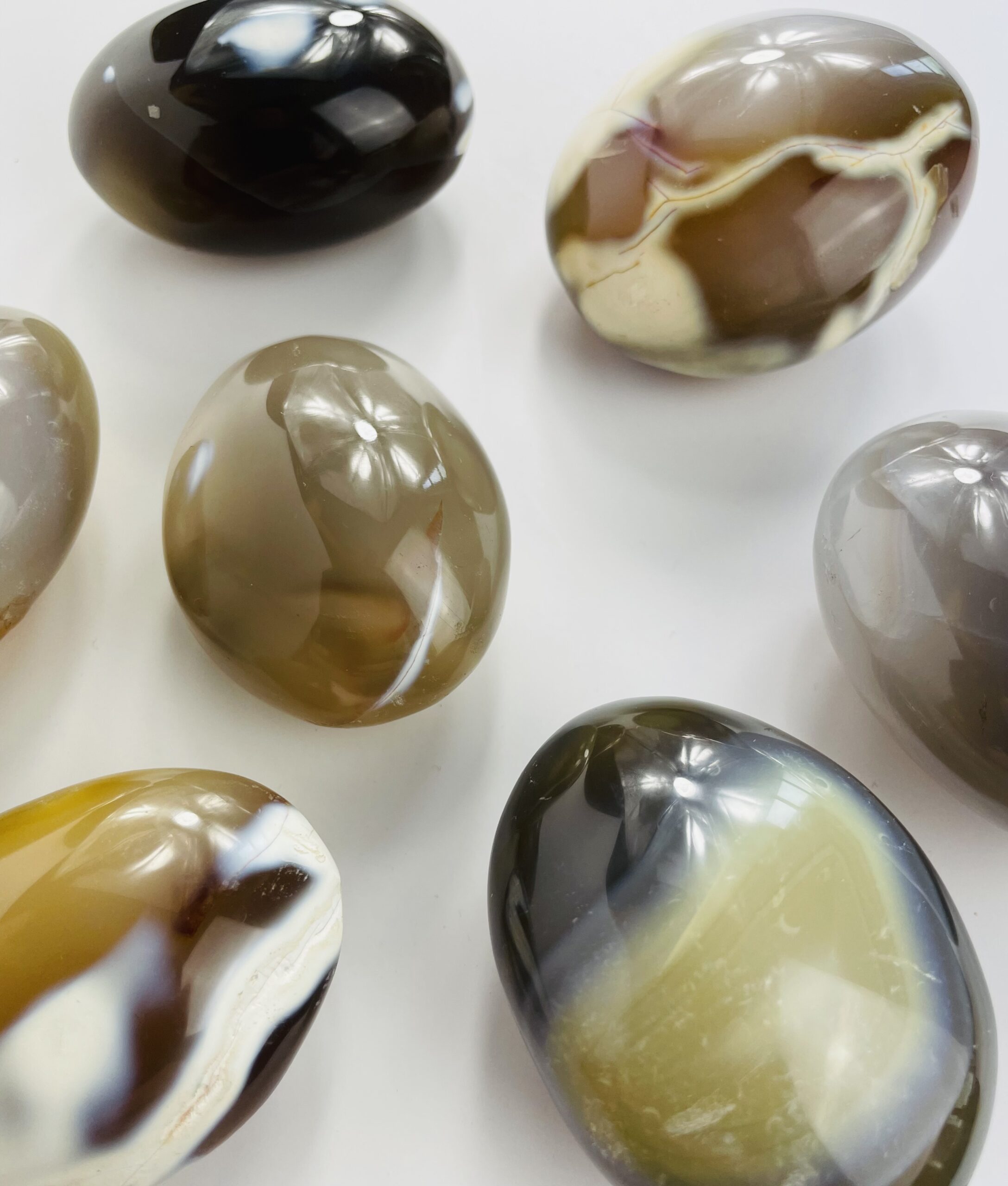 Orca agat palmstone – dyb, groundende håndsten til indre ro og følelsesmæssig healing | Soul Crystal