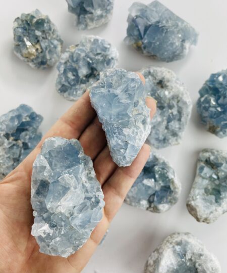 Celestit klynge – højtvibrerende krystalklynge til ro, klarhed og åndelig kontakt | Soul Crystal