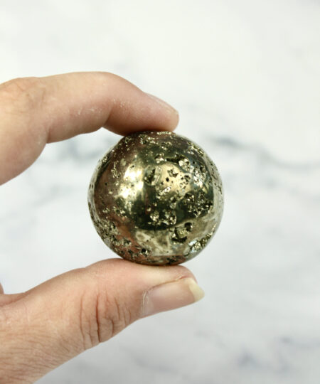 Pyrit kugle – gylden krystal til overflod, manifestation, mod og spirituel styrke