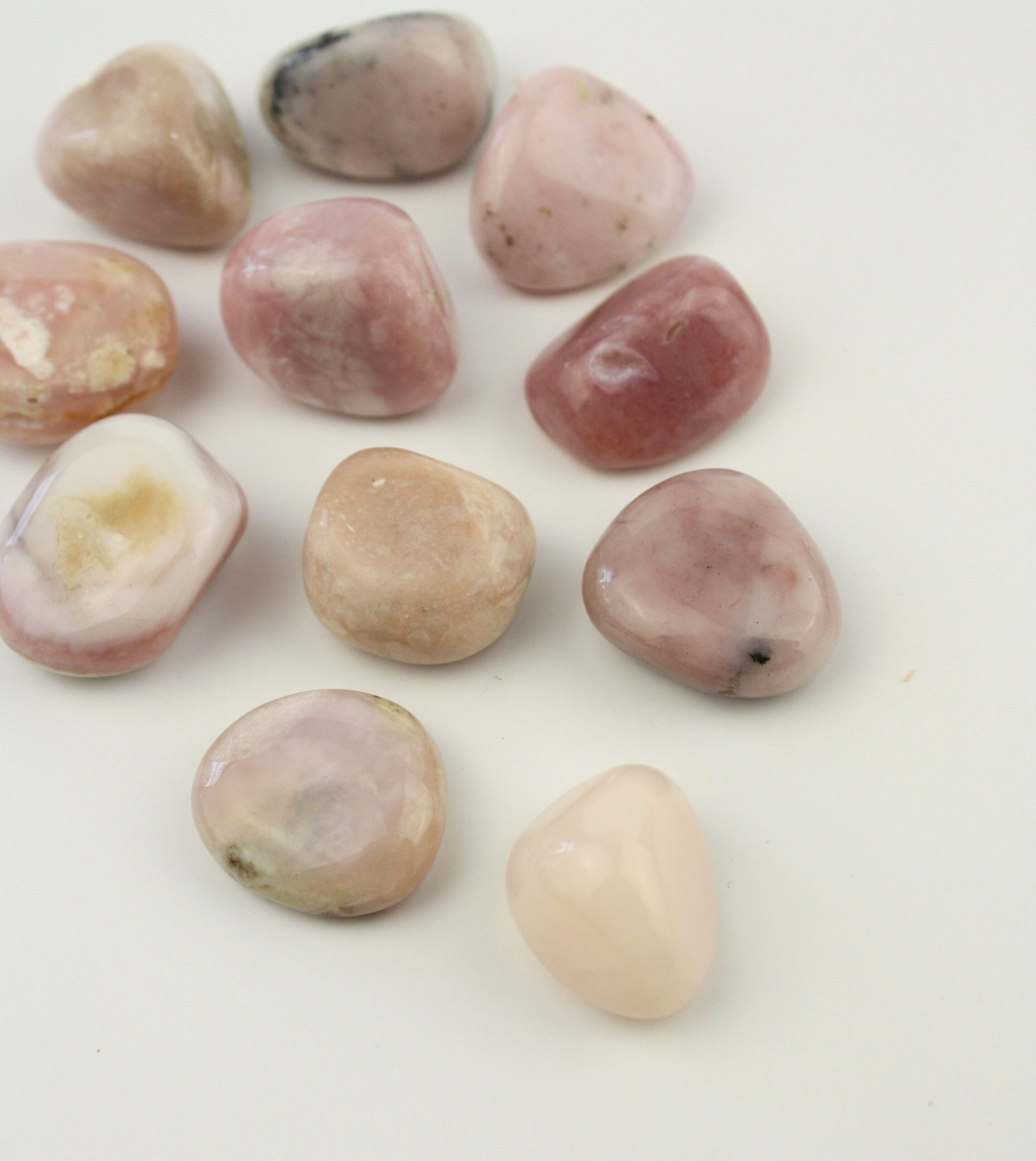 Pink opal lommesten i rosa nuancer – krystal til kærlighed og selvomsorg