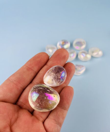 Angel Aura Kvarts lommesten med perlemorsskinnende overflade.