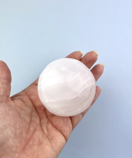 Selenit kugle 5,5–6 cm hvid krystal til meditation og rensning