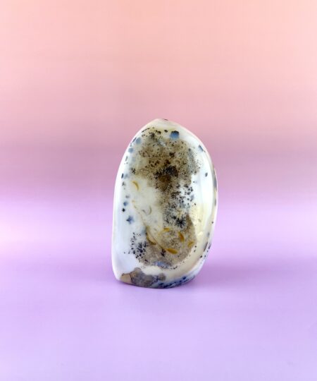 Opal dendrit freeform krystal med naturlige dendrit mønstre i lyse nuancer til selvindsigt, balance og fokus