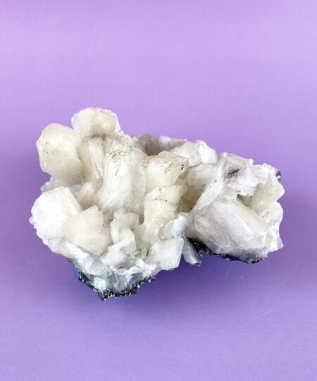 Stilbit klynge med blid og rolig energi. Perfekt til meditation, søvn og som et harmonisk element i hjemmet. Krystaller med fokus på fairtrade