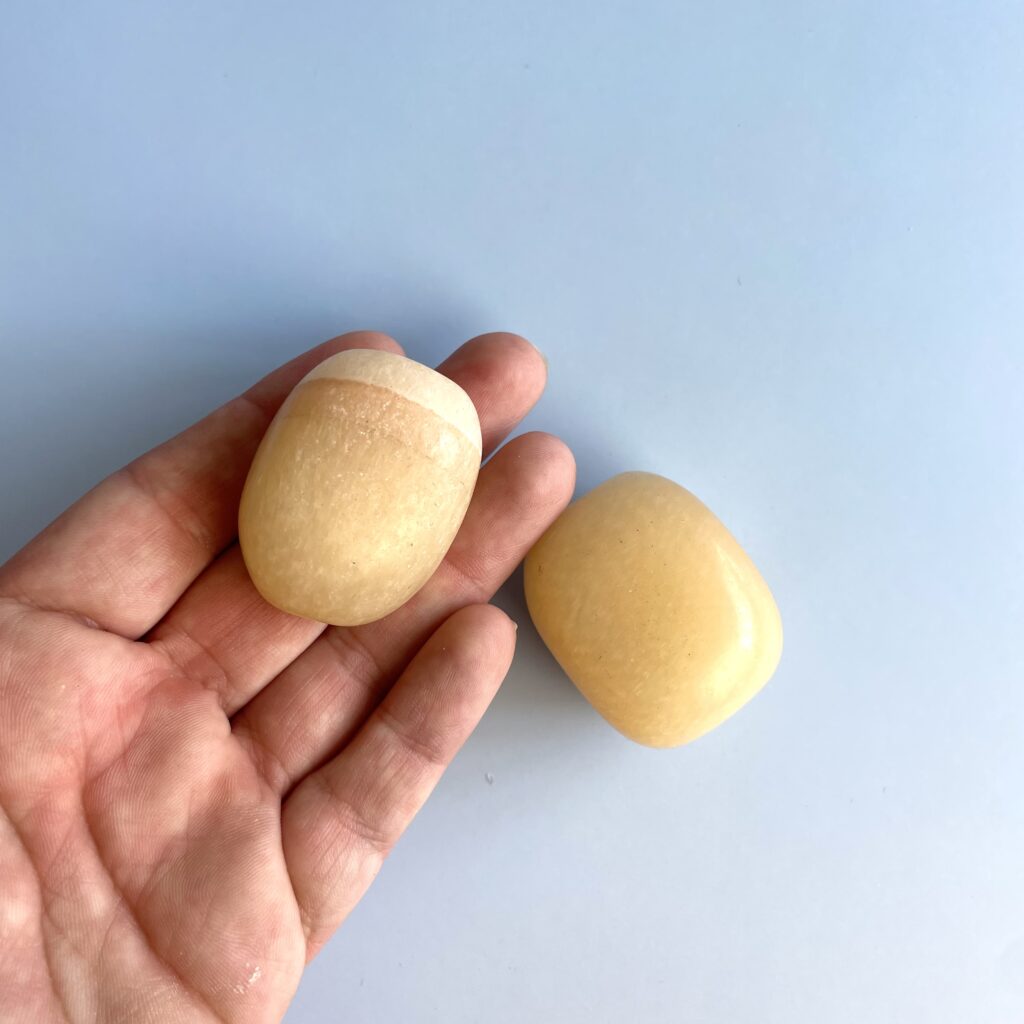 Orange Calcit lommesten i varme orange nuancer. En krystal til energi, glæde og kreativitet – perfekt til daglig brug.