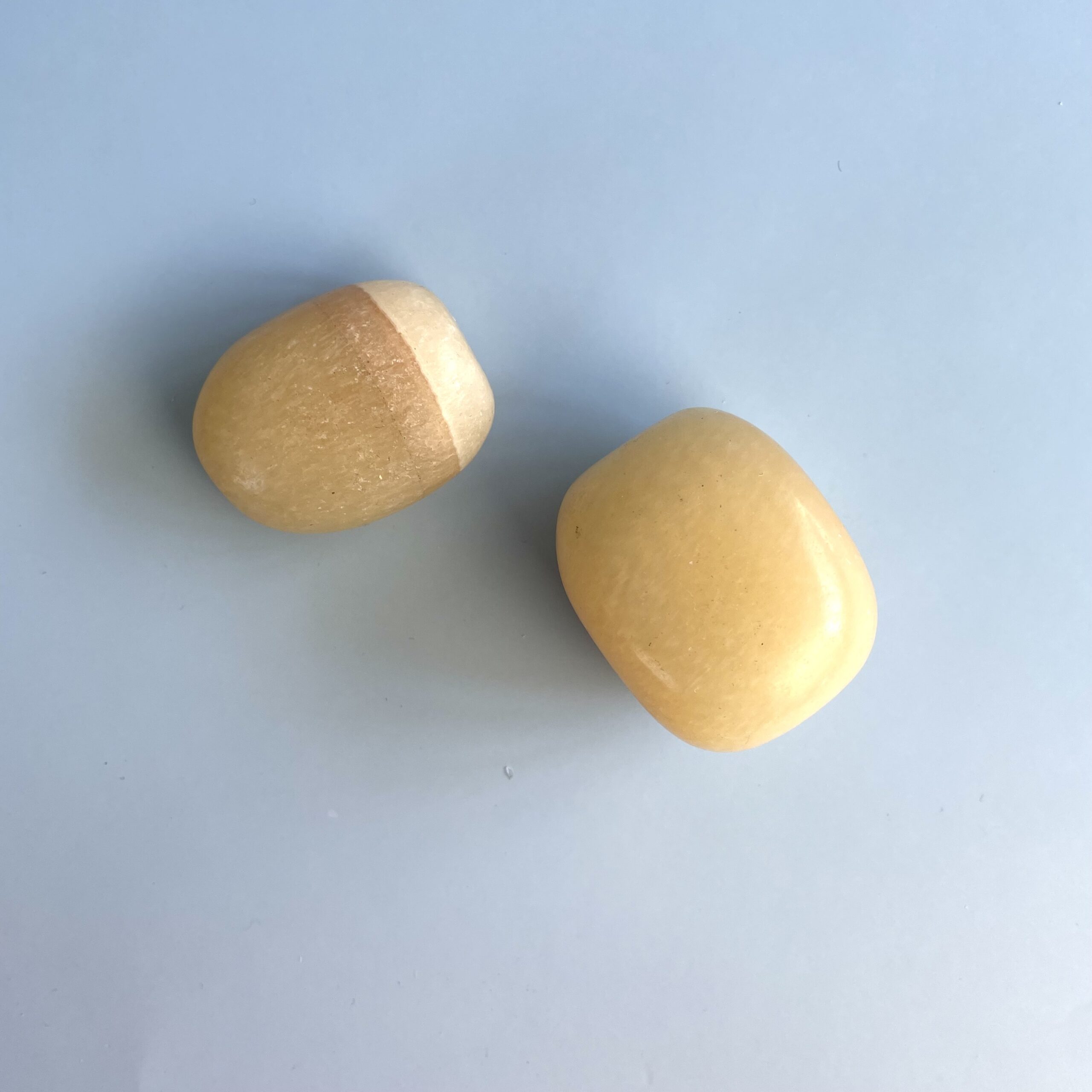 Orange Calcit lommesten i varme orange nuancer. En krystal til energi, glæde og kreativitet – perfekt til daglig brug.