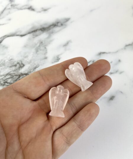 Mini engel i Rosakvarts med bløde lyserøde nuancer
