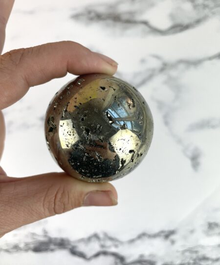 Pyrit kugle med naturlig gylden metallisk glans