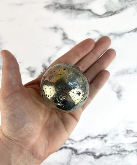 Pyrit kugle med naturlig gylden metallisk glans
