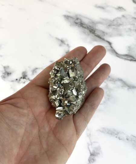 Pyrit klynge med naturlig gylden metallisk glans
