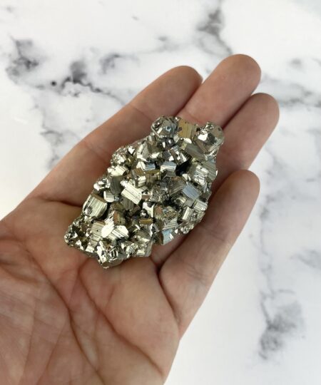 Pyrit klynge med naturlig gylden metallisk glans