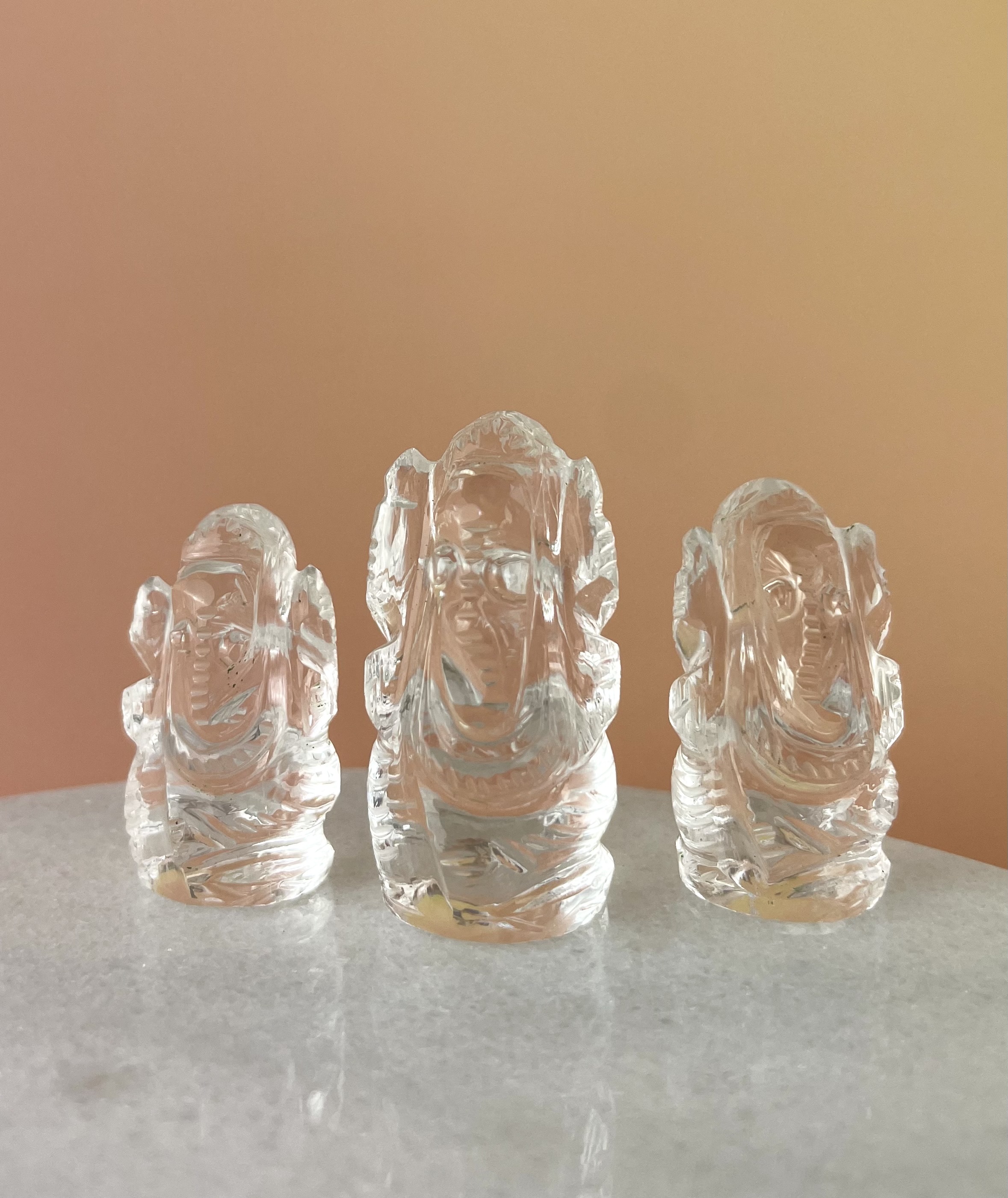Ganesha i bjergkrystal – lille udskåret figur i klare krystaller
